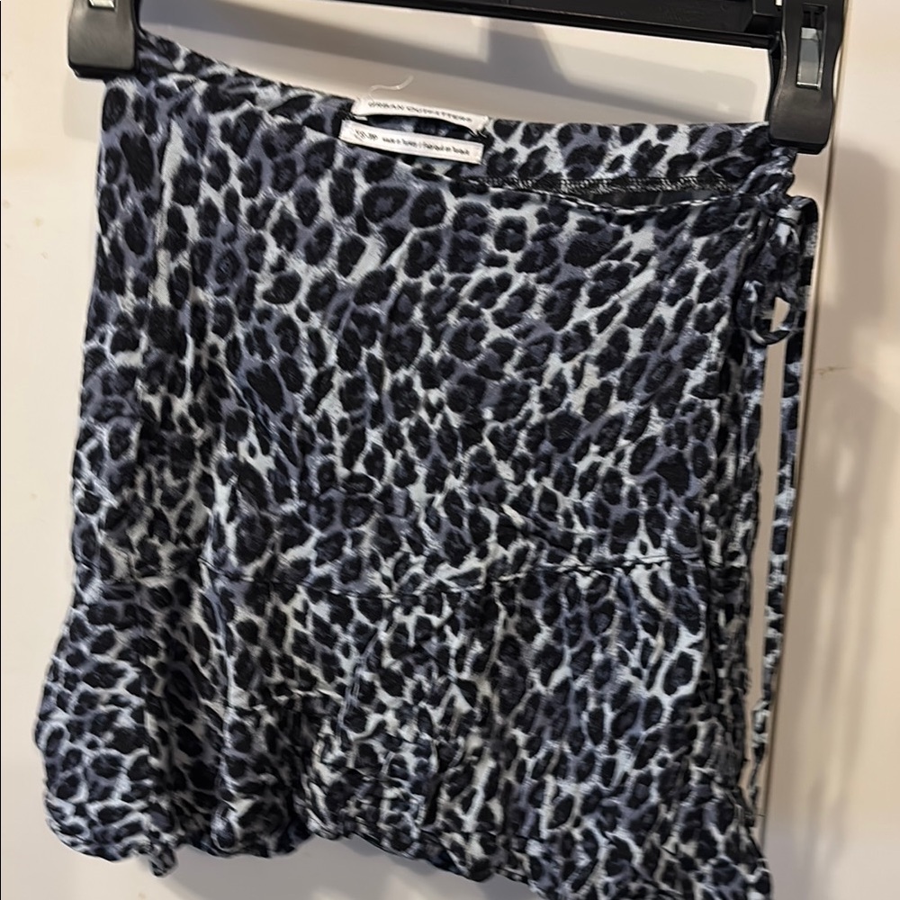 Chic Leopard Print Skirt